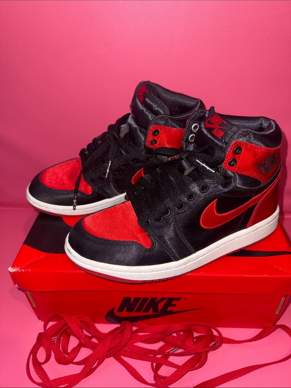Air Jordan 1 High OG Satin Bred (Women’s Size 6.5) - w/ Box & Extra Laces - Picture 2 of 6